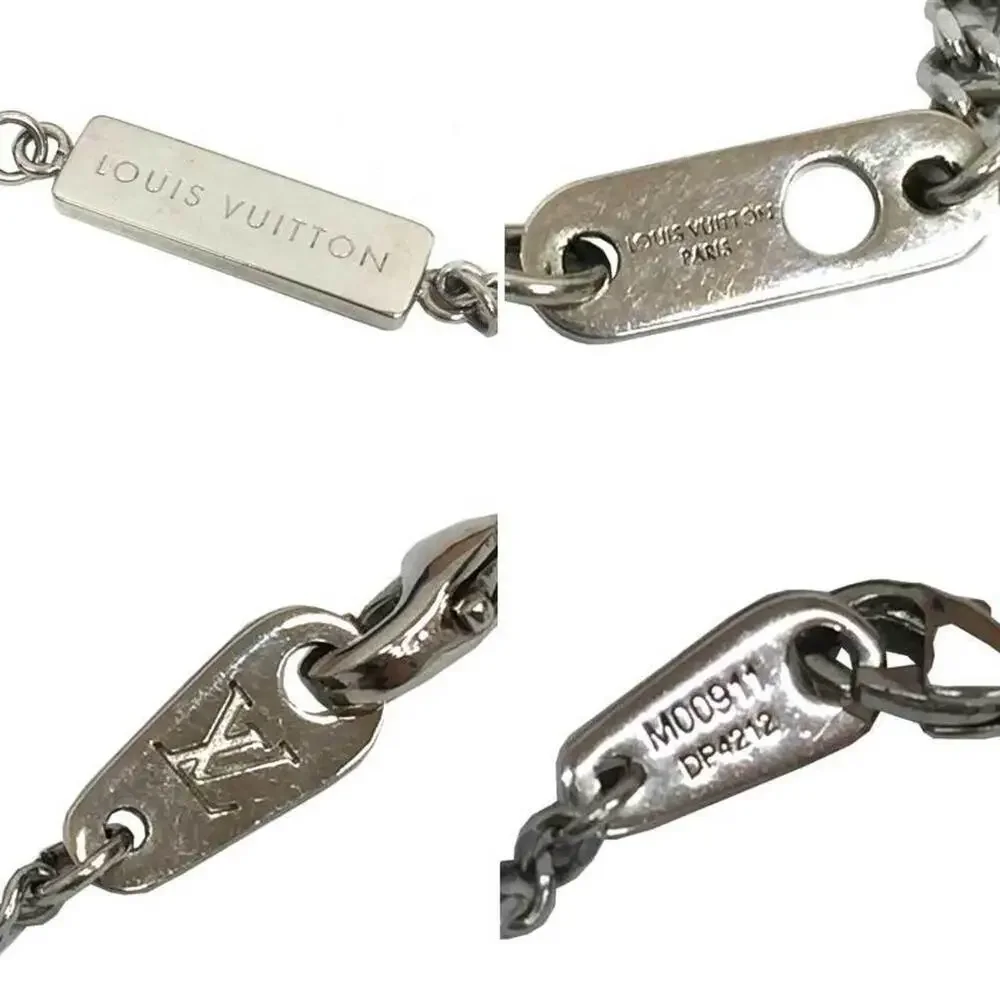 LOUIS VUITTON Black Necklace